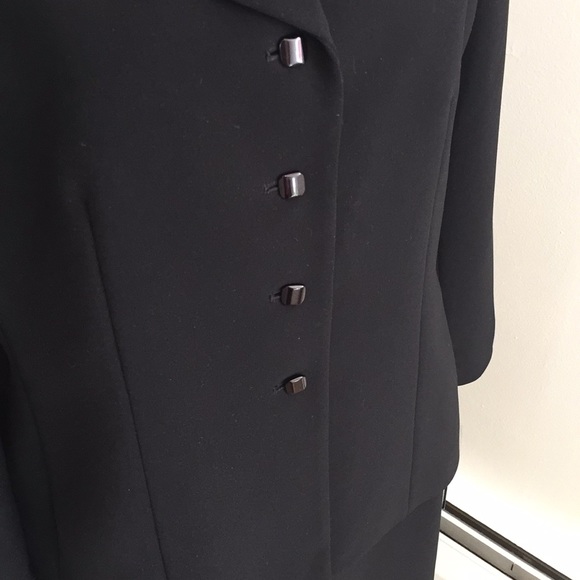 Le Suit Skirt Set - Picture 4 of 7